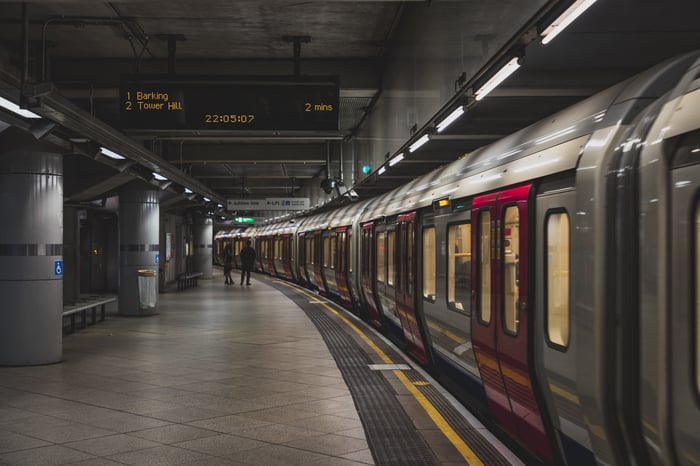 joel-de-vriend-LonUnderground-unsplash